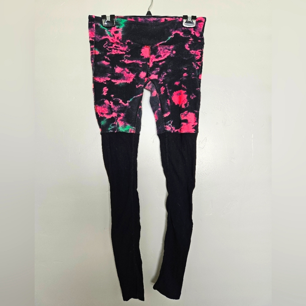 Alo Goddess yoga leggings with neon tie dye upper and black lower size M